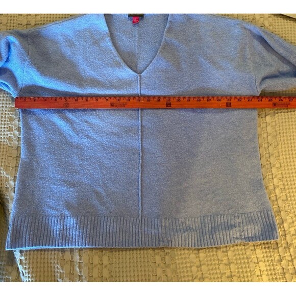Vince Camuto Sweater Size Large V Neck Baby Blue “Fuzzy” Knit Soft Top - Picture 8 of 10
